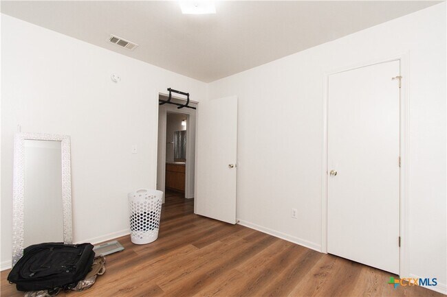 Building Photo - 1606 Yuma Trail
