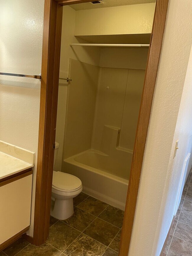 Building Photo - FIRST MONTH FREE RENT WITH SIGNED 12 MONTH LEASE