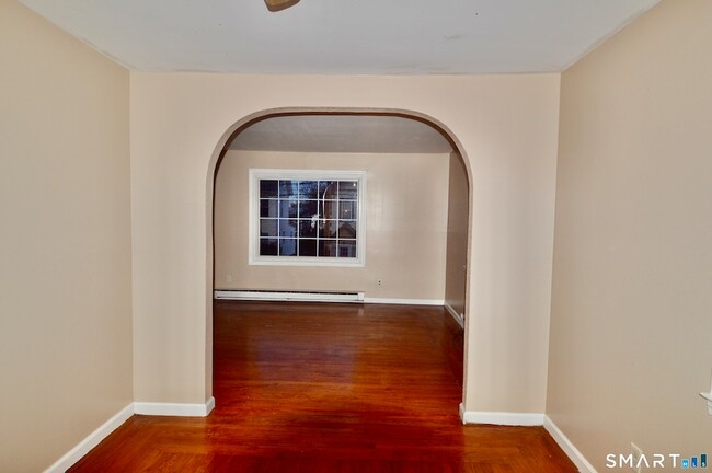 Building Photo - 136 Forest Rd