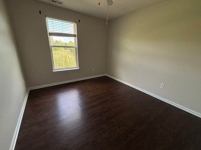 Building Photo - 5895 Mill Oak Dr