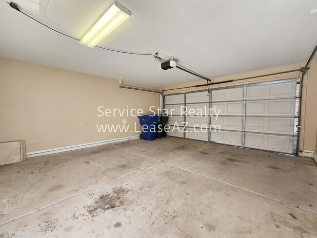 Building Photo - 3510 E Hampton Ave