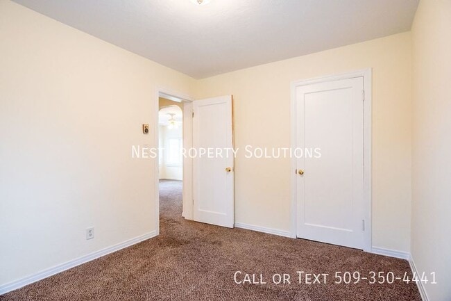 Building Photo - 3004 W Lakeside Dr