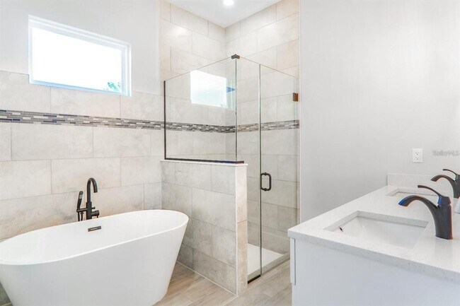 Building Photo - 3076 SW 168th Loop