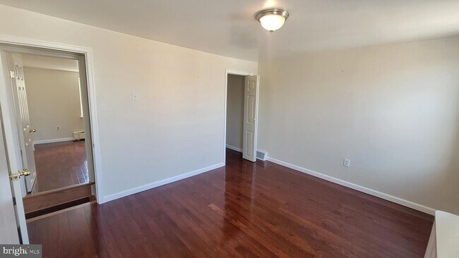 Building Photo - 166 Sigel St