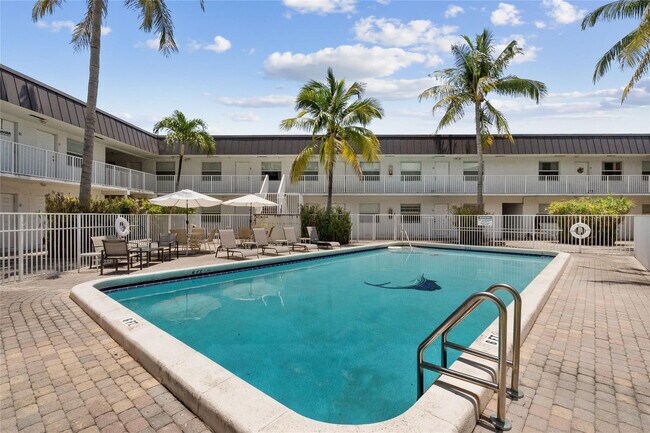 Building Photo - 1470 N Dixie Hwy