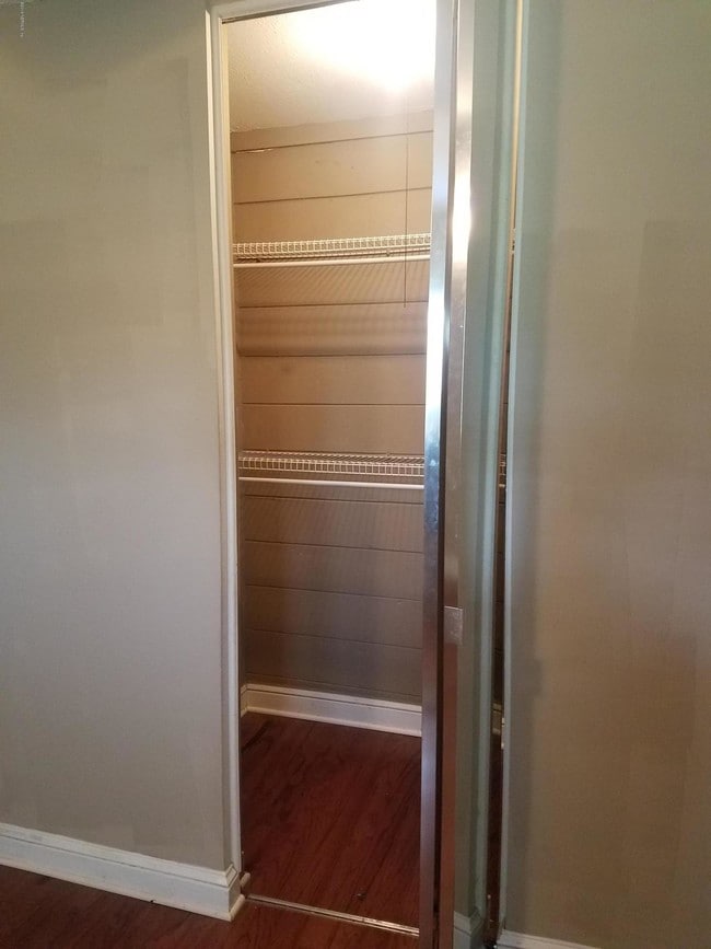 Building Photo - 2043 Dunsford Terrace