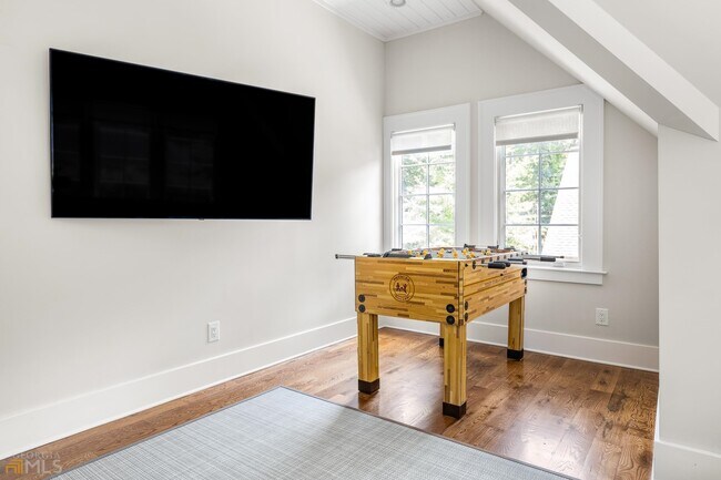 Building Photo - 3312 W Shadowlawn Ave NE