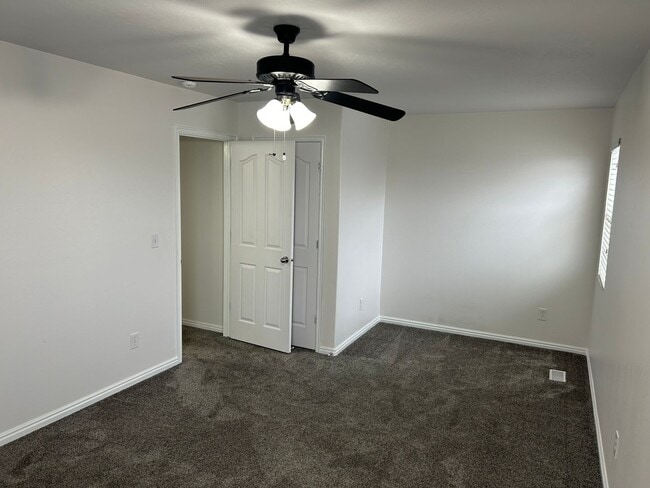 Building Photo - Impressive Remodeled 2 Bed 2 Bath Townhome