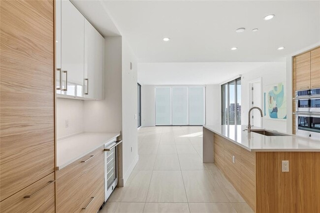 Building Photo - 301 1st St S