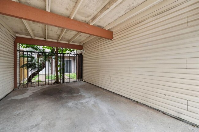 Building Photo - 1841 Sherwood Forest St