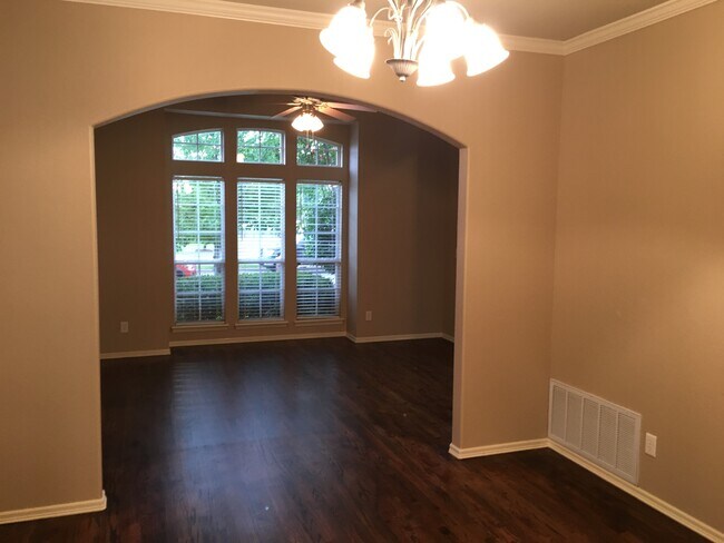 Building Photo - 4201 W Kent St