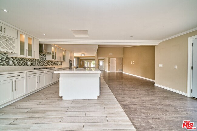 Building Photo - 2660 Conata St