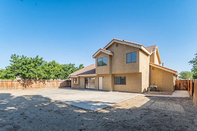 Building Photo - 5100 Cliff Rose Dr