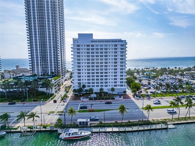 Building Photo - 4747 Collins Ave