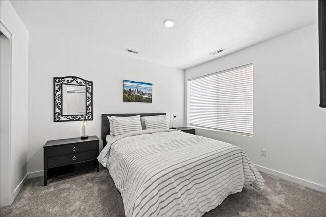 Building Photo - 195 N Nursery Ave