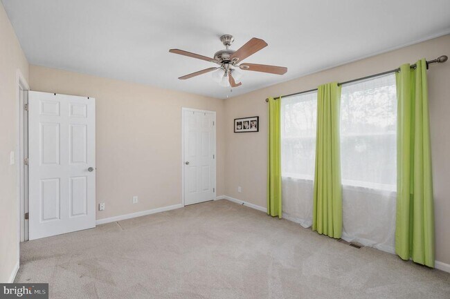 Building Photo - 15 Owen St