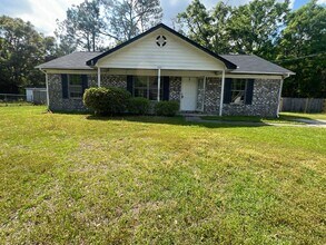 Building Photo - AVAILABLE LATE NOVEMBER (Small Pets Only)