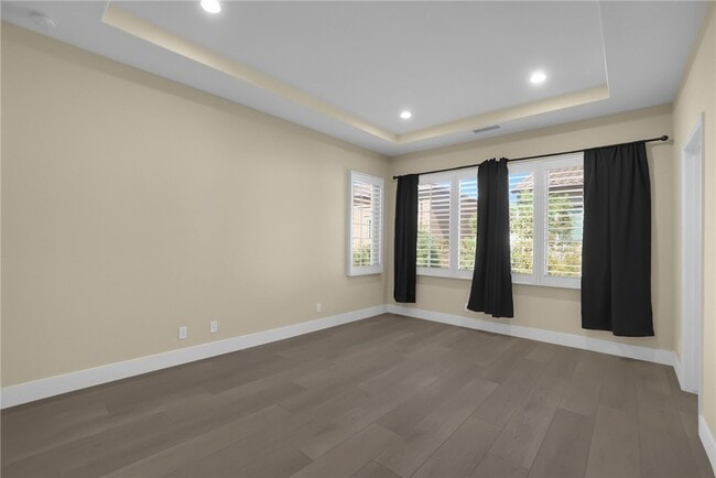 Building Photo - 64 Bianco