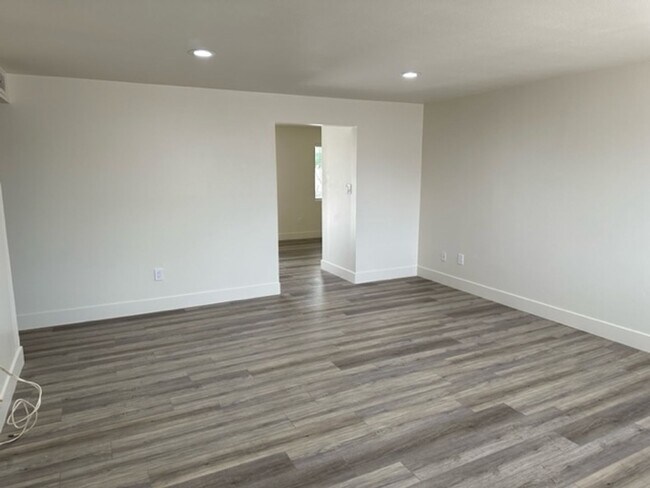 Building Photo - 1817 W Wood Dr