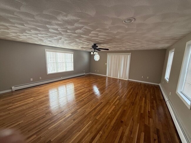 Building Photo - 59 Elm St