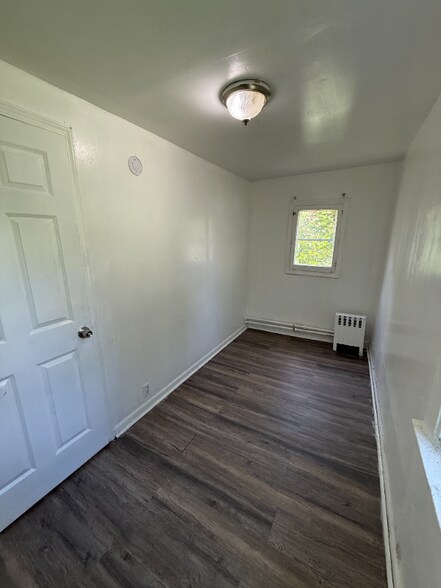 Building Photo - 597 Thomas Ave W