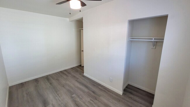 Building Photo - m6205-07