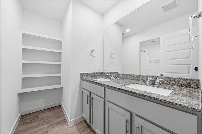 Building Photo - 31638 Featherstone Trl