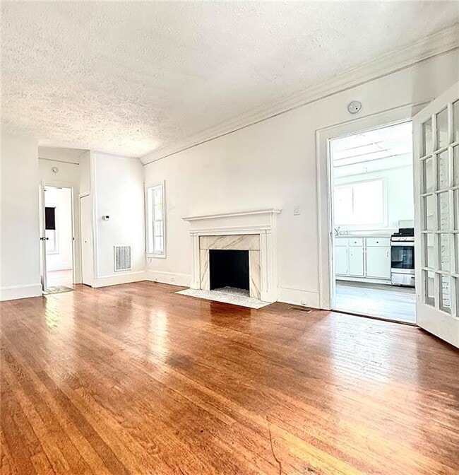 Building Photo - 52 Delmont Dr NE