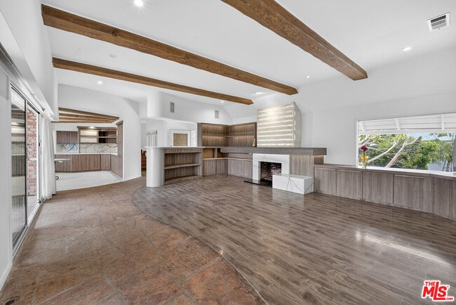 Building Photo - 935 Linda Flora Dr