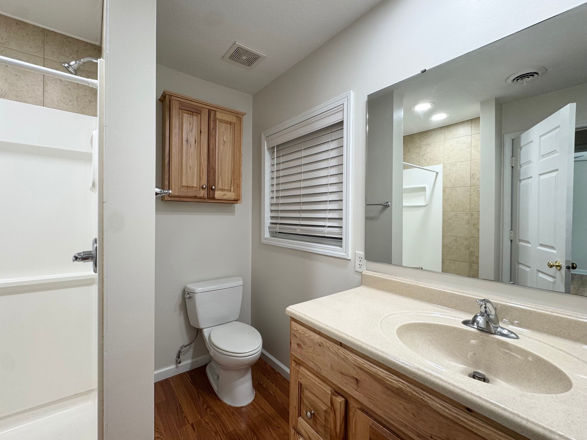 Building Photo - 517 Gillis St