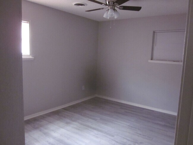 Building Photo - Eastridge Home!
