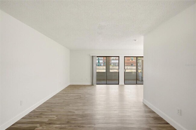 Building Photo - 22333 Edgewater Dr