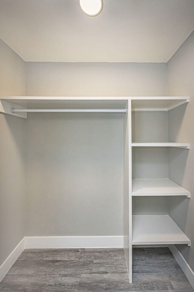 Building Photo - 300 Riomar Dr