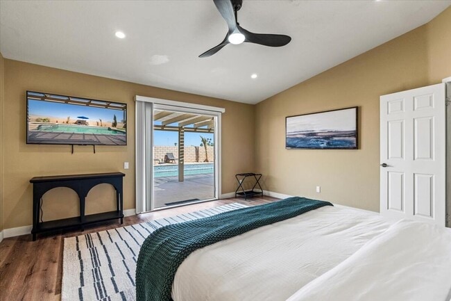 Building Photo - 41740 Jamaica Sands Dr