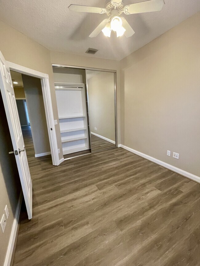 Building Photo - 1649 Napoli Dr W
