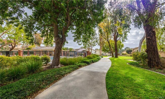 Building Photo - 27 Eden