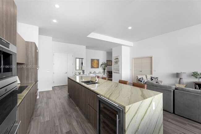 Building Photo - 801 S Miami Ave