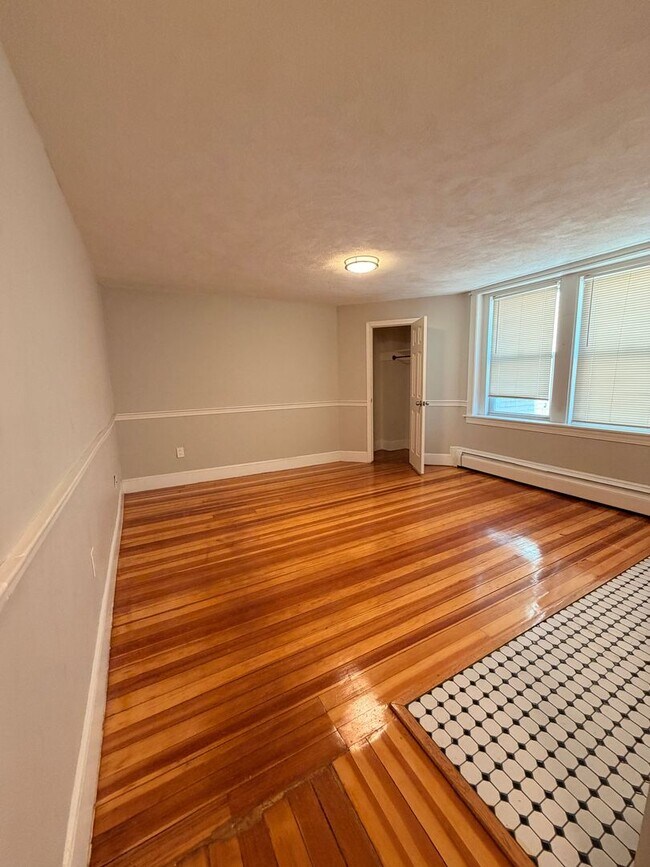 Interior Photo - 256 Washington