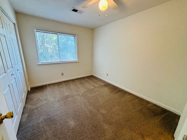 Building Photo - 400J Berryfield Lane