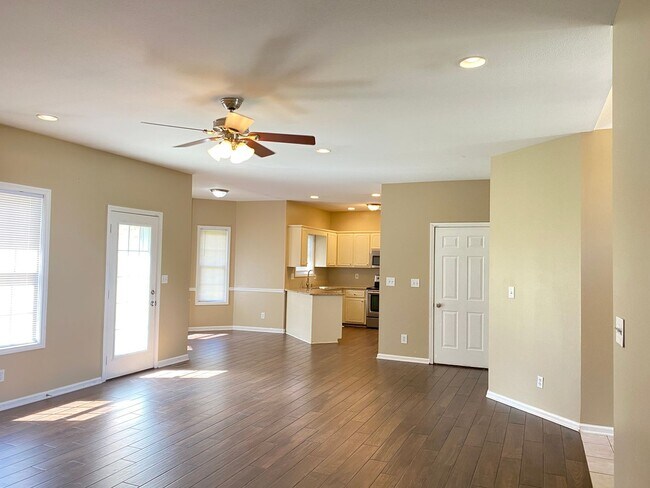 Building Photo - Beautiful Open Floor Plan.  3bed 2bath One...