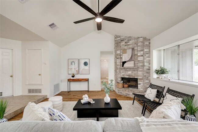 Building Photo - 16302 Bates Cove