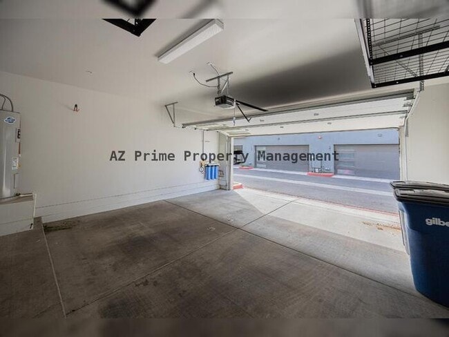 Building Photo - 142 E Hearne Way