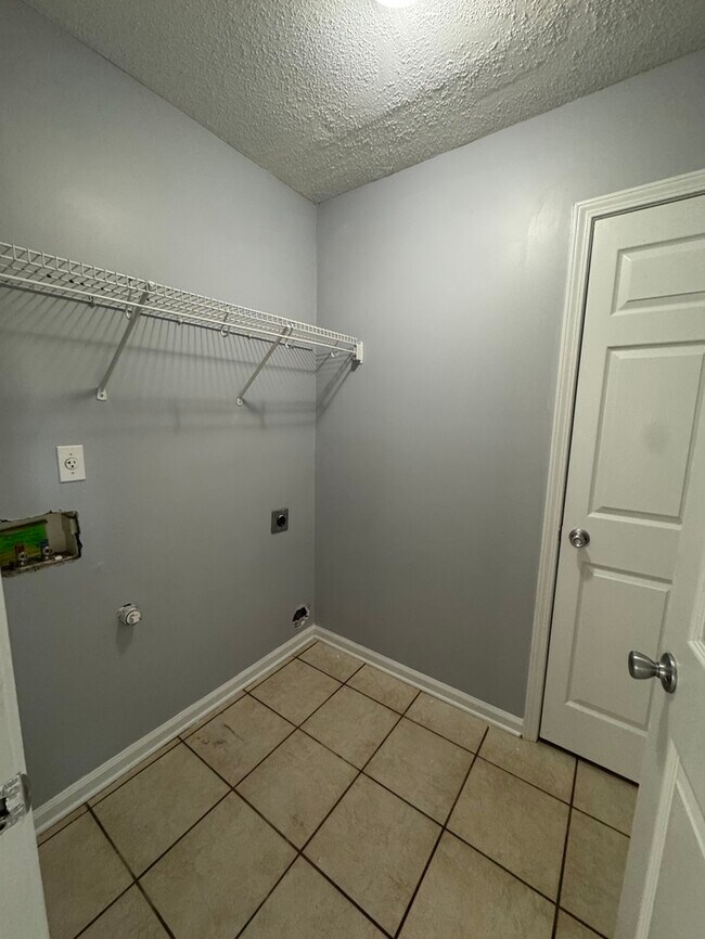 Building Photo - 7857 Windy Willow Rd