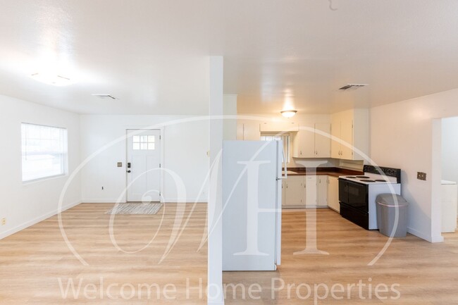 Building Photo - Comfortable 3-Bedroom Home with Fenced Yard and Attached Carport