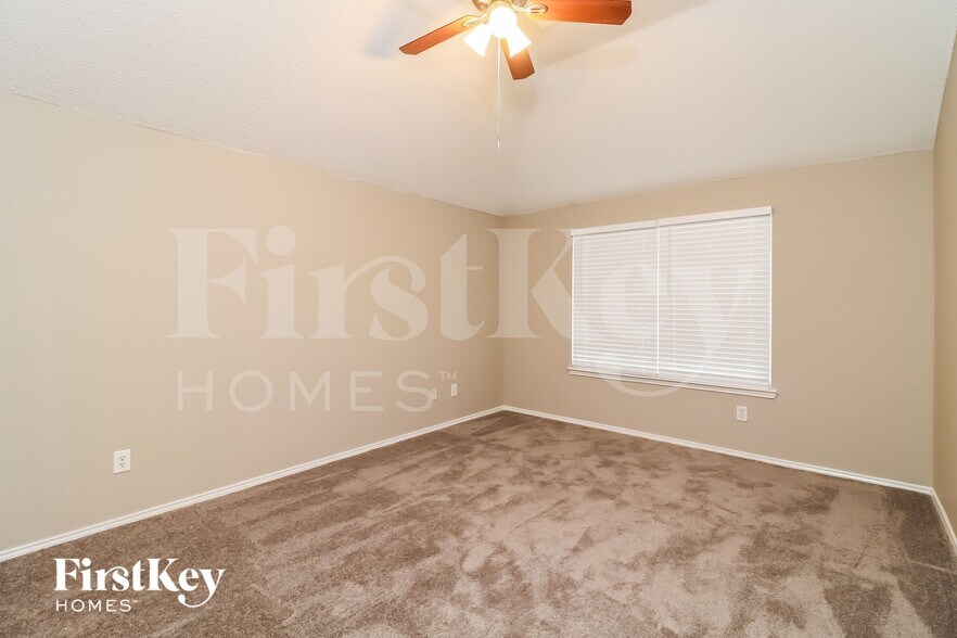 Building Photo - 729 Ridge Top Dr