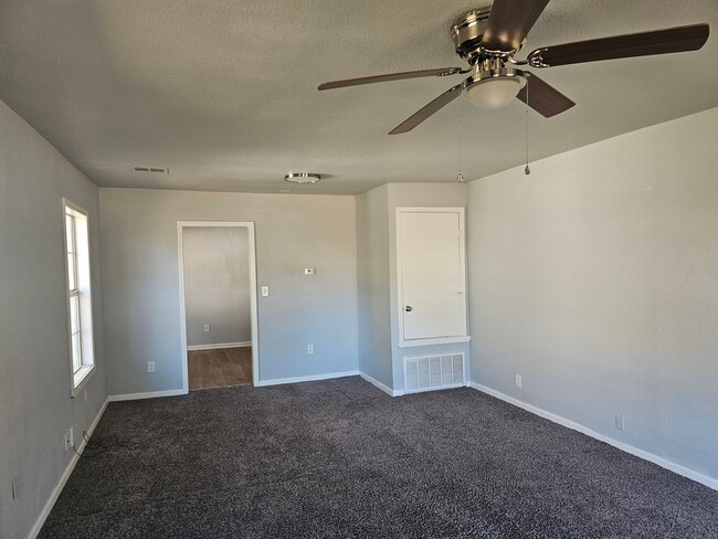 Building Photo - 1 Bed 1 Bath For Rent    50% off first mon...