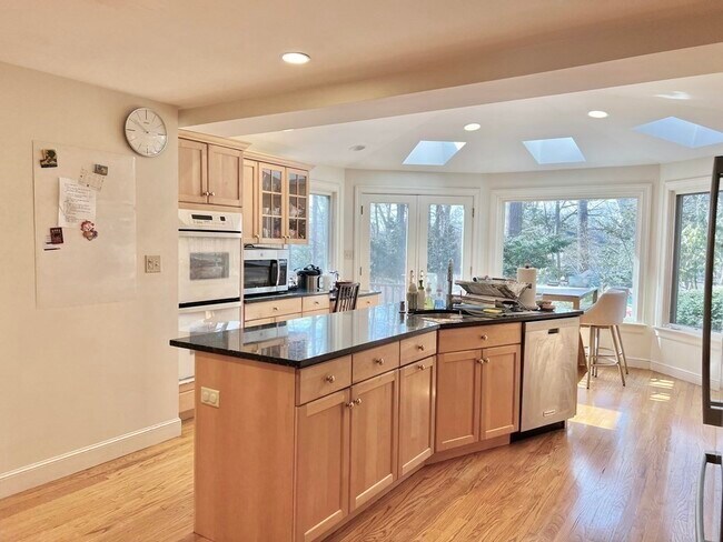 Building Photo - 124 Pilgrim Rd