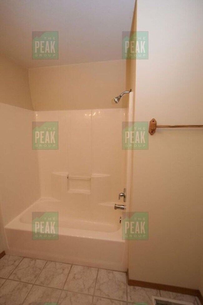 Building Photo - Home For Rent In Aurora