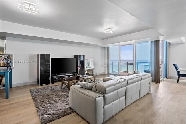 Building Photo - 3535 S Ocean Dr