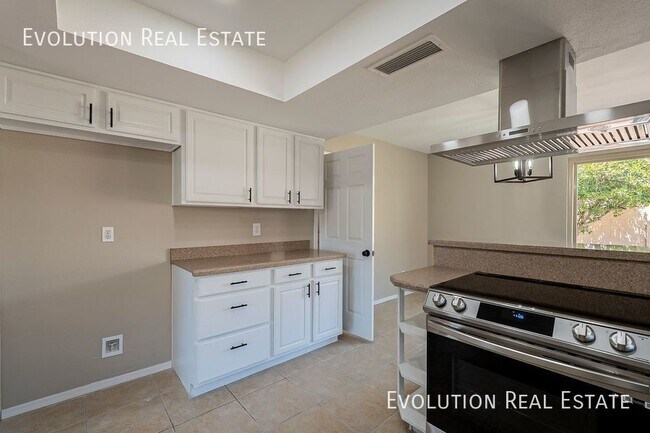 Building Photo - 2033 S Paseo Loma